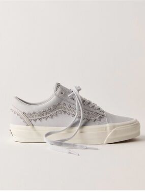 VANS OLD SKOOL LX Leather Sneakers in Grey. Size W 10/ M 8.5. New in box